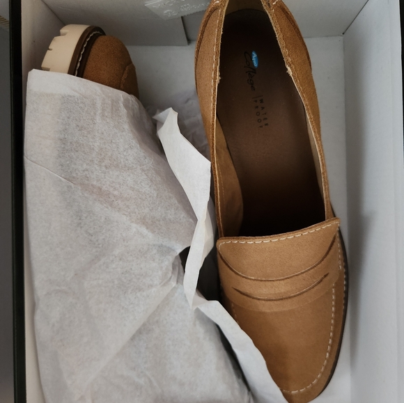 Shoes - Picture 2 of 5